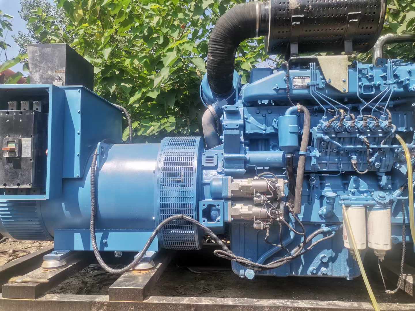 湾里详细说明降低 800kW 柴油发电机输出电流波动的方法